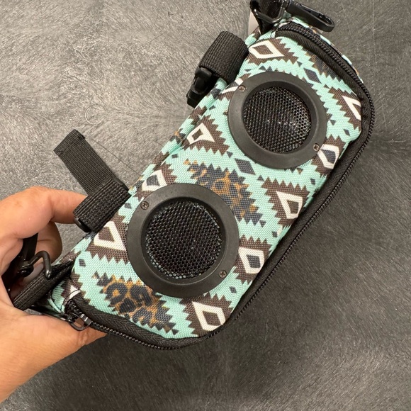 The Beat Bag Bluetooth Pommel Speakers - Turquoise Leopard Aztec - Picture 3 of 4